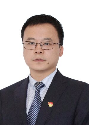 董伟